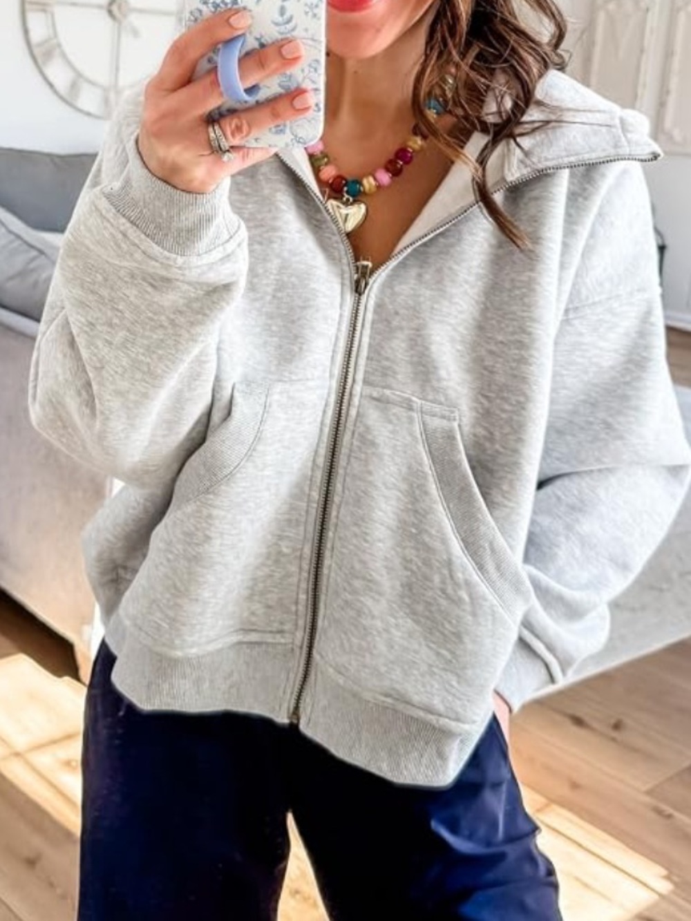 Women’s Light Gray Full-Zip Hoodie with Kangaroo Pockets🚌